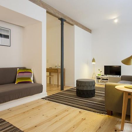 Joivy Cosy 1-Bed Flat With Workspace In Santa Catarina, Moments From Luis De Camoes Sq Lisboa Oda fotoğraf