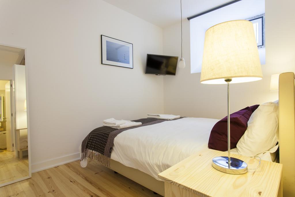 Joivy Cosy 1-Bed Flat With Workspace In Santa Catarina, Moments From Luis De Camoes Sq Lisboa Oda fotoğraf
