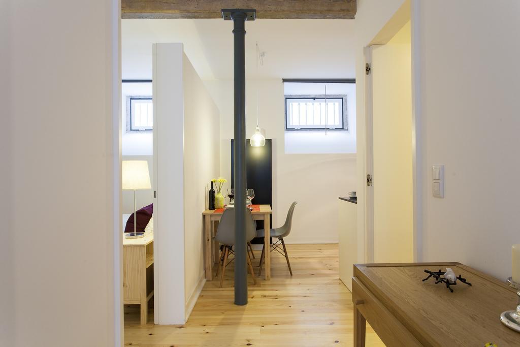 Joivy Cosy 1-Bed Flat With Workspace In Santa Catarina, Moments From Luis De Camoes Sq Lisboa Oda fotoğraf