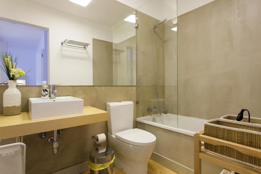 Joivy Cosy 1-Bed Flat With Workspace In Santa Catarina, Moments From Luis De Camoes Sq Lisboa Oda fotoğraf