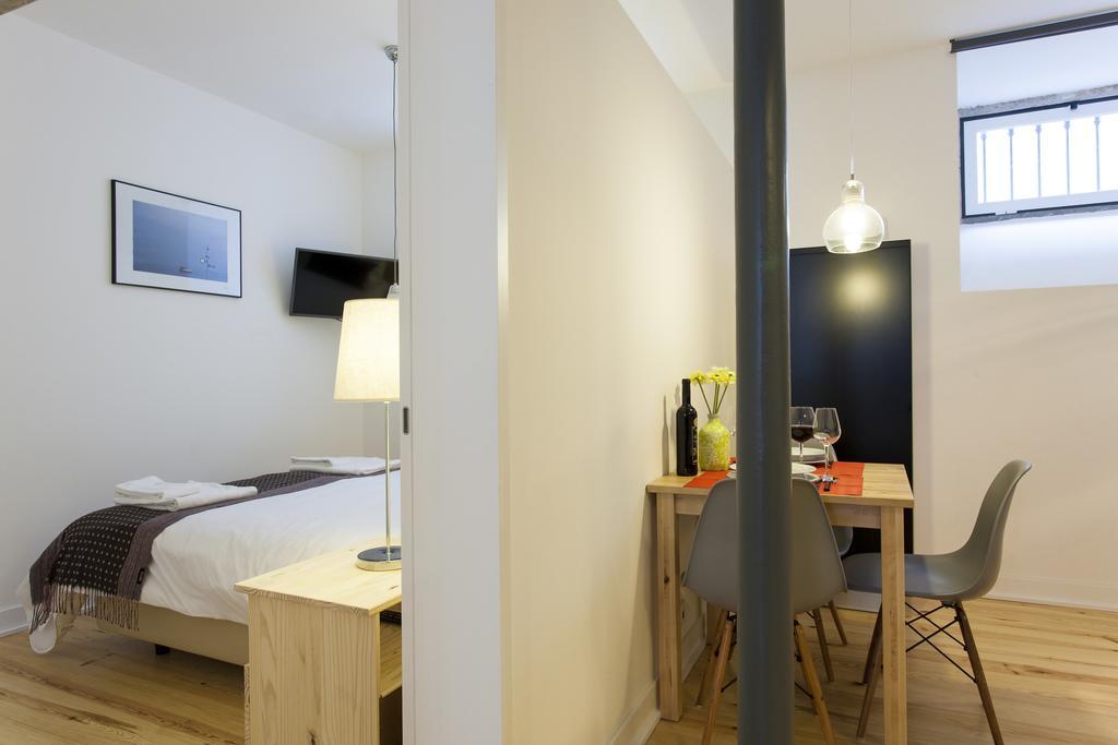 Joivy Cosy 1-Bed Flat With Workspace In Santa Catarina, Moments From Luis De Camoes Sq Lisboa Oda fotoğraf
